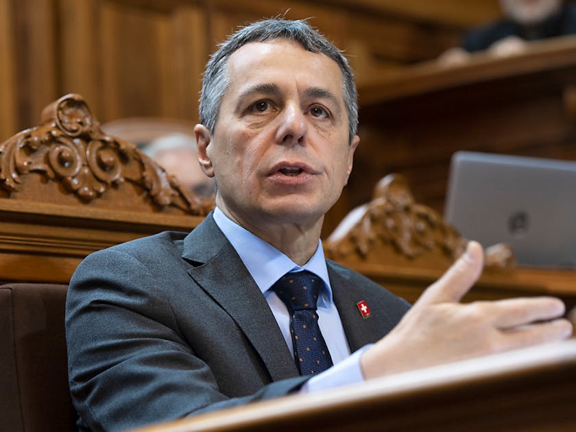 Ständerat will Bundesrat Entscheid über Migrationspakt ...