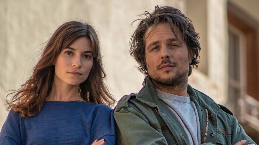 Im Fokus des TV-Krimis «Bernegger und Juric» stehen zwei Kommissare, die unterschiedlicher nicht sein können: Nikola Juric (Christian Martin Schäfer) ist locker und hat unkonventionelle Ermittlungsmethoden. An seiner Seite ermittelt die überkorrekte und ehrgeizige Eva Bernegger (Tanja Lehmann).