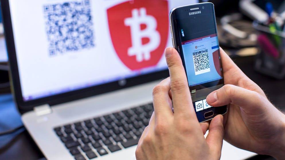 Auch mit der Kryptowährung Bitcoin lässt es sich betrügen. Eine Bande aus zwei Italienern, einem Serben und einem Rumänen klauten einem Händler 200'000 Franken.