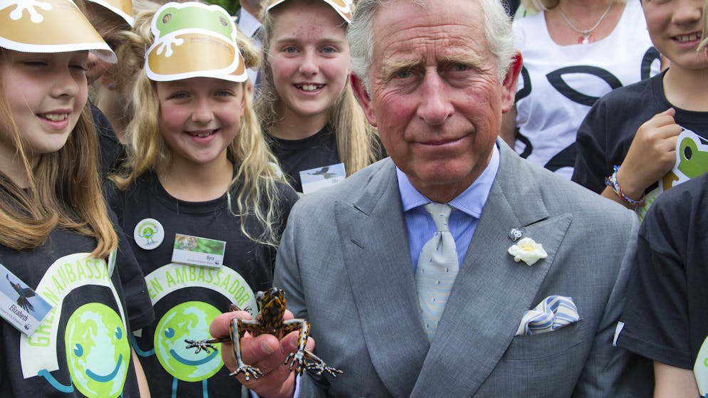 20 Dinge, die Sie noch nicht über Prinz Charles wussten. Wie man Charles eine Freude machen kann? Indem man eine Froschart nach ihm benennt. Um Charles' Einsatz für den Erhalt der Regenwälder zu würdigen, taufte man eine in Ecuador heimische Amphibie Hyloscirtus princecharlesi. O-Ton des Geehrten: «Ich bin sehr gerührt. Ich habe einen Kloss im Hals, es muss ein Frosch sein.»