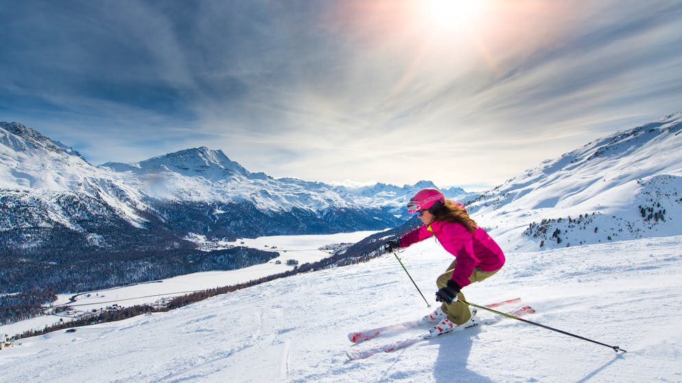 Dynamische Preise bei den Skiabos: Nach dem es Andermatt im Vorjahr vorgemacht hat, ziehen jetzt mit St. Moritz (Bild) und Zermatt zwei Hochpreis-Destinationen nach.