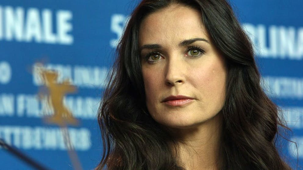 Ces stars ont plus de 50 ans!. Demi Moore aussi, âgée de 55 ans aujourd'hui, est plutôt bien conservée. Et l'actrice n'hésite pas à partager son secret: un esprit sain dans un corps sain! En revanche, il faut dire qu'elle aussi a eu recours au bistouri.