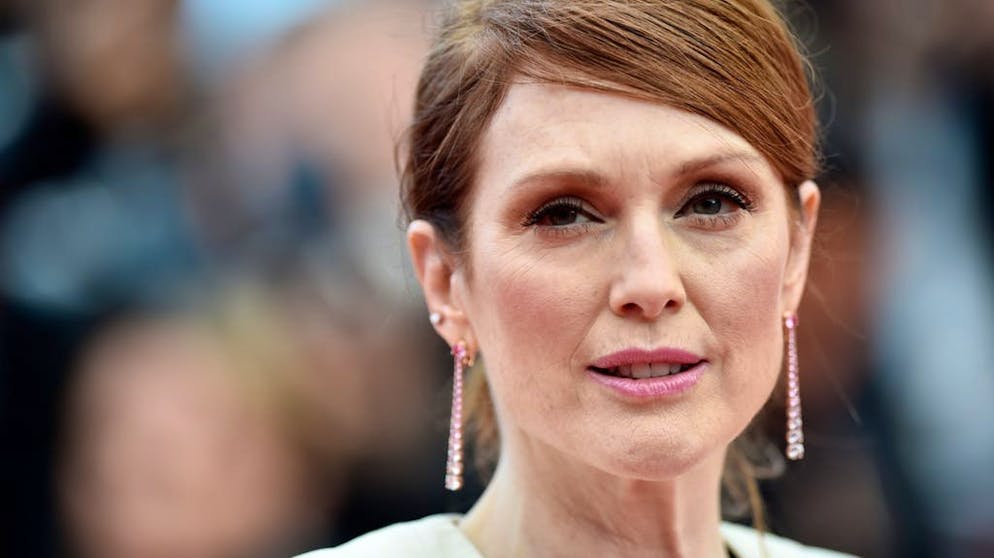 Ces stars ont plus de 50 ans!. L'actrice Julianne Moore irradie d'élégance du haut de ses 57 ans. Le secret d'une beauté rayonnante réside probablement dans son humour! Dans une interview à Die Welt, elle confiait un jour qu'«avec l'âge, la vie devient drôle en soi».