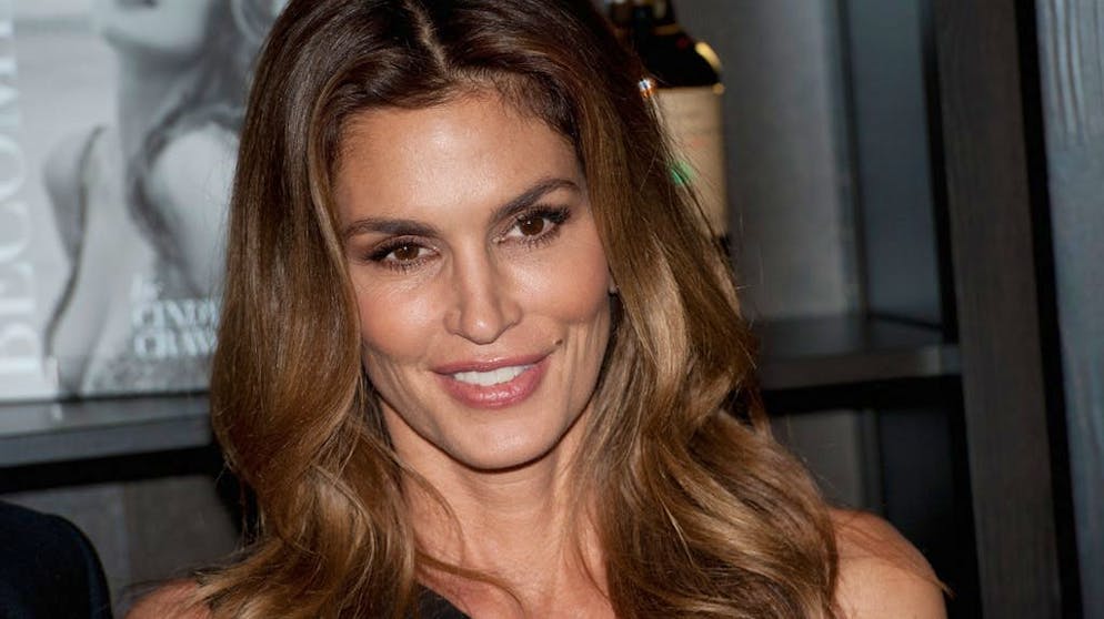 Ces stars ont plus de 50 ans!. Cindy Crawford est une véritable beauté pour qui l'âge n'a pas de prise. Cette mannequin, parmi les plus célèbres des années 1990, a fêté en février dernier son 52e anniversaire.