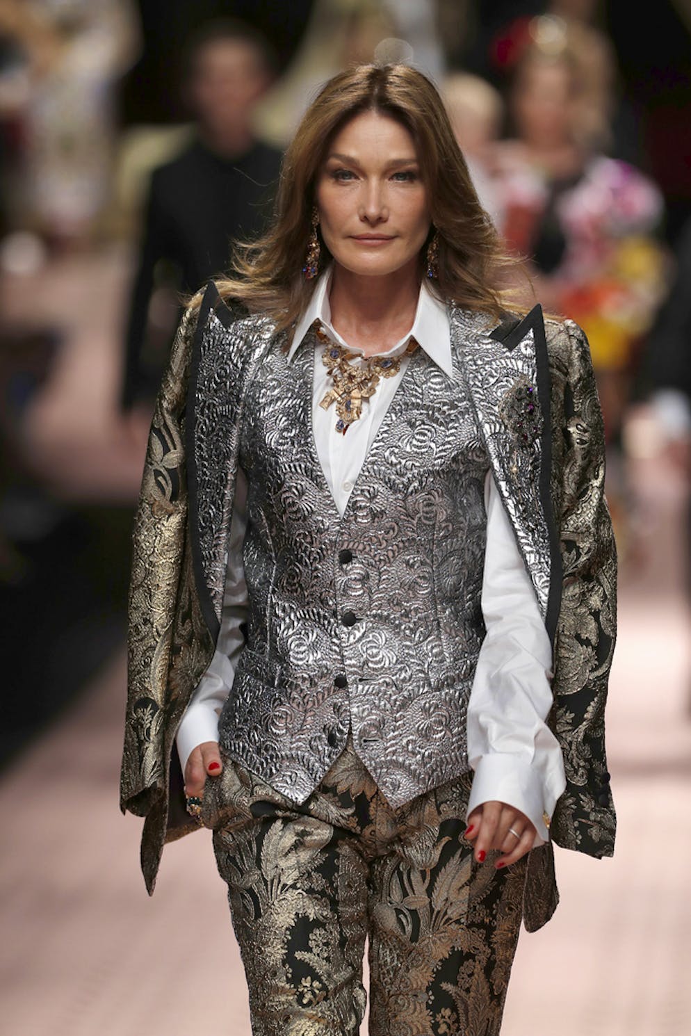 Ces stars ont plus de 50 ans!. Du côté des francophones, les quinquagénaires ont aussi la forme: Carla Bruni a fêté ses 50 ans le 23 décembre 2017.