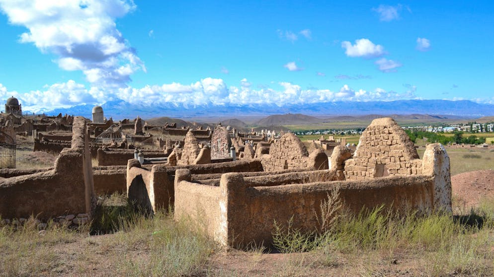 Das sind die besten Reiseziele 2019. Kirgistan stand wohl bei den wenigsten Touristen bisher auf der Bucket-List. Dabei ist es ideal für Individual-Traveler, Mountainbiker und begeisterte Wanderer: Mehr als 2700 Kilometer gut markierte Trekkingrouten führen, an traditionellen Jurten vorbei, durch unberührte Natur und schroffe Landschaften.