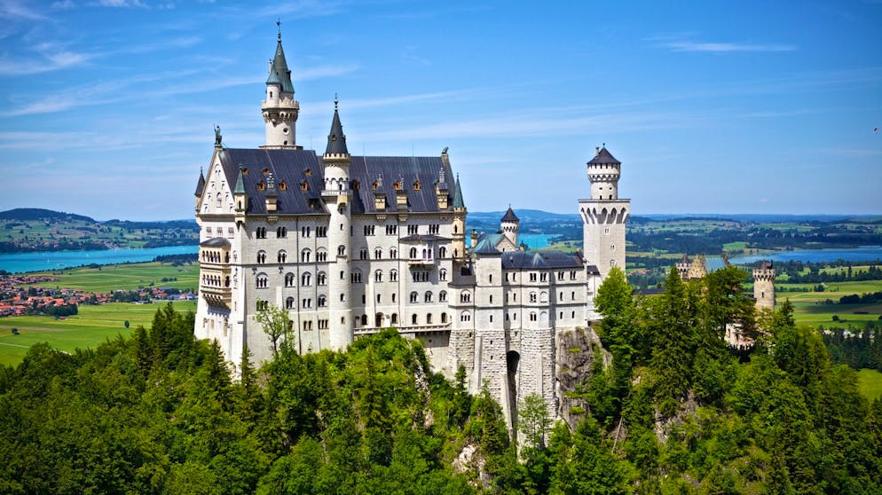 Das sind die besten Reiseziele 2019. Wer auf einen stundenlangen Flug verzichten möchte, der kann getrost dieses Reiseland 2019 unsicher machen: Deutschland. Doch nicht Schloss Neuschwanstein hat Deutschland auf diese Liste katapultiert, sondern das 100-jährige Jubiläum von Bauhaus. Der Stil hat sich auf der ganzen Welt durchgesetzt und prägt Gebäude von Miami bis Tel Aviv. In Weimar und Dessau können Sie den Bauhaus-Ursprung bewundern.