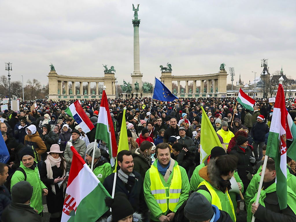 Ungarn. Vierter Protest Innert Fünf Tagen.