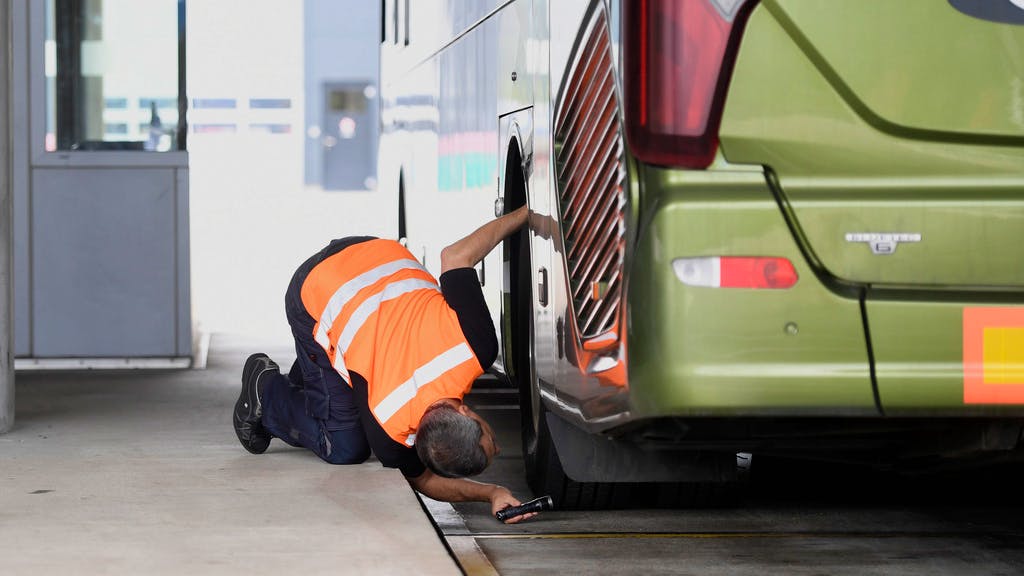Reise-Sicherheit. Bittere Bilanz – 18 Reisecars kontrolliert, 9 Chauffeure verzeigt