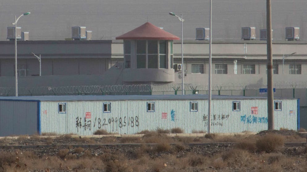 Ist diese Textilfabrik ein Arbeitslager? Die Regierung widerspricht.