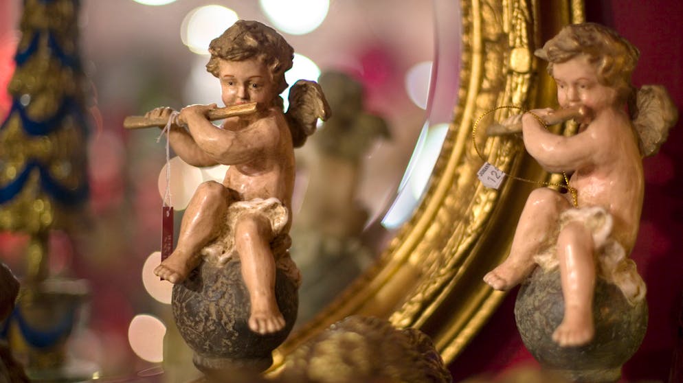 Weihnachtsschmuck gehört zu der Art von Bräuchen, die von der weltweiten Globalisierung nicht selten verschont geblieben sind.