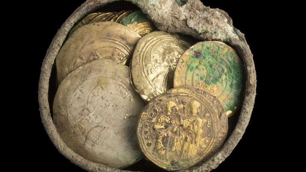 Israel. Archäologen finden 900 Jahre alten Goldschatz in Brunnen