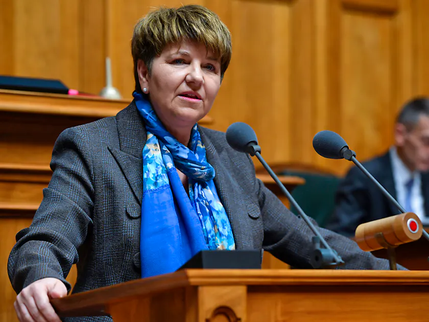 Sessione: Viola Amherd accetta elezione | blue News