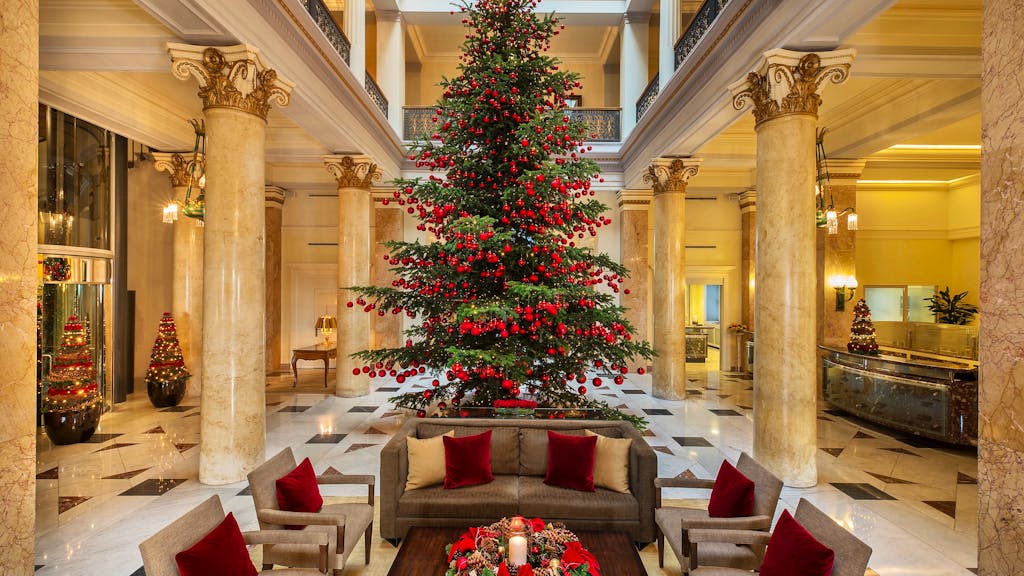 Winterwunderland. Festlich geschmückt – die schönsten Weihnachtshotels der Schweiz