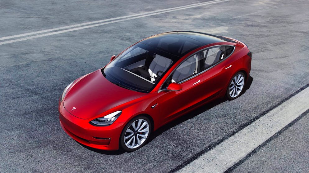 Model 3-Konfigurator: «Bluewin» baut sich einen Tesla. Voll ausgestattet wie auf diesem Bild kostet ein Model 3 in der Schweiz 81'240 Franken. Wer sich mit den Optionen zurückhält, zahlt ab 60'390 Franken.