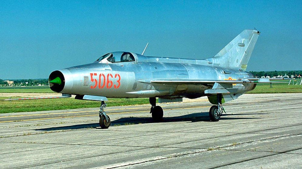 Legendäre Flugzeuge. Die sowjetischen Mikoyan-Gurevich Mig 21 kam 1959 erstmals zur Auslieferung und wurde von über 50 Staaten, nicht nur des Ostblocks, eingekauft. Mit mehr als 11'000 Exemplaren ist sie das in derer grössten Stückzahl produzierte Überschallflugzeug der Luftfahrtgeschichte. Zum Kampfeinsatz kam die Mig 21 unter anderem im Vietnamkrieg, im Sechstagekrieg, im indisch-pakistanischen Krieg von 1971 und in zahlreichen anderen militärischen Konflikten. In mindestens 15 Ländern ist sie bis heute im aktiven Dienst.