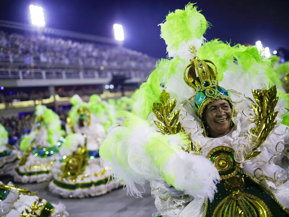 Euphorie à Rio: un carnaval «hot». Pendant des mois, les écoles de samba se sont préparées à cet événement de l'année au Sambódromo.