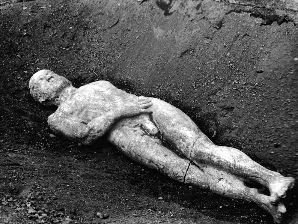 Mysteriöse Wesen und Erscheinungen. Als sichere Fälschung gilt der sogenannte Cardiff Giant: Der mysteriöse Riese wurde 1869 im Dorf Cardiff bei New York ausgegraben. Später stellte sich heraus, dass es sich um eine menschengemachte Statue handelte, mit der der Tabakpflanzer George Hull den Pfarrer des Ortes veralbern wollte.