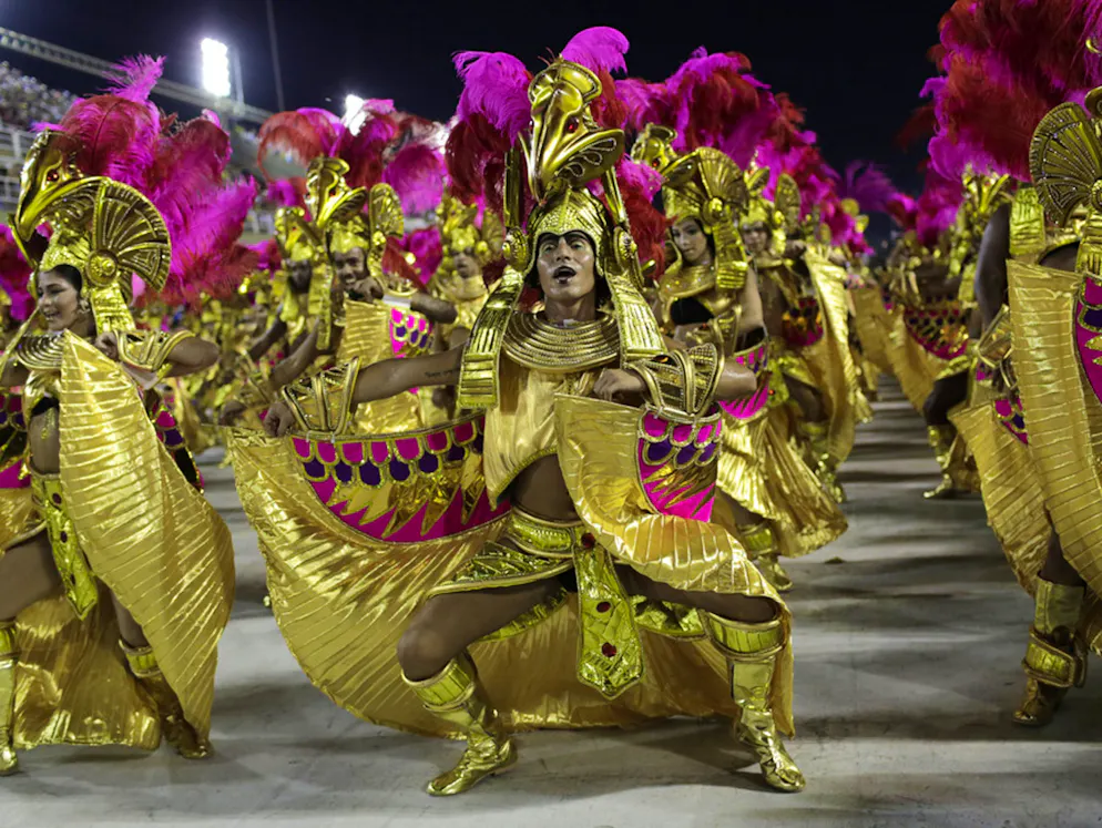 Euphorie à Rio: un carnaval «hot». Les danseurs de l'école de samba "Salgueiro".