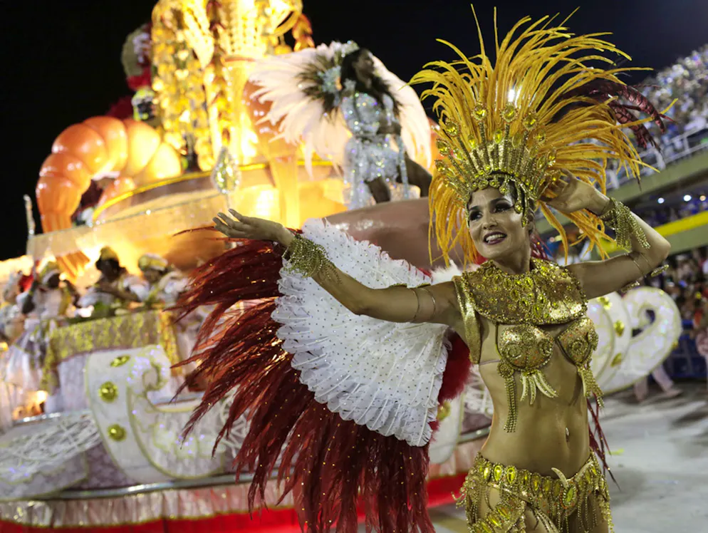 Euphorie à Rio: un carnaval «hot». Le carnaval de Rio est l'une des plus grandes attractions touristiques du Brésil:  c'est l'état d'exception pendant 3 jours, et ce, pas seulement au Sambódromo...