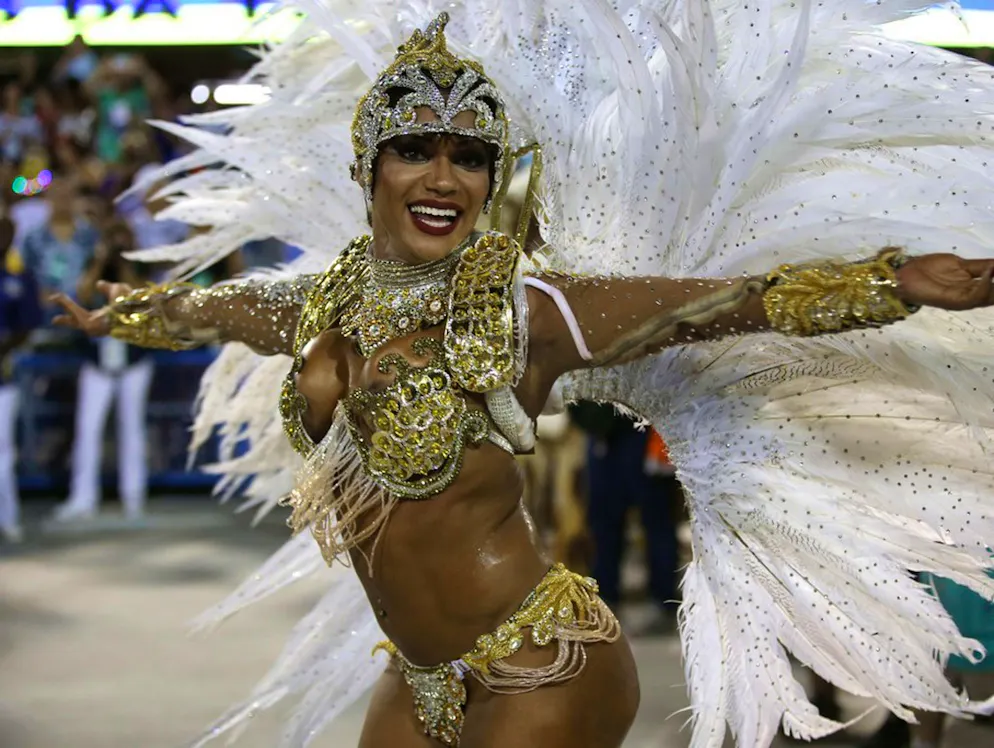 Euphorie à Rio: un carnaval «hot». Le carnaval de Rio est connu pour les costumes des danseurs ne laissant que  peu de place à l'imagination.