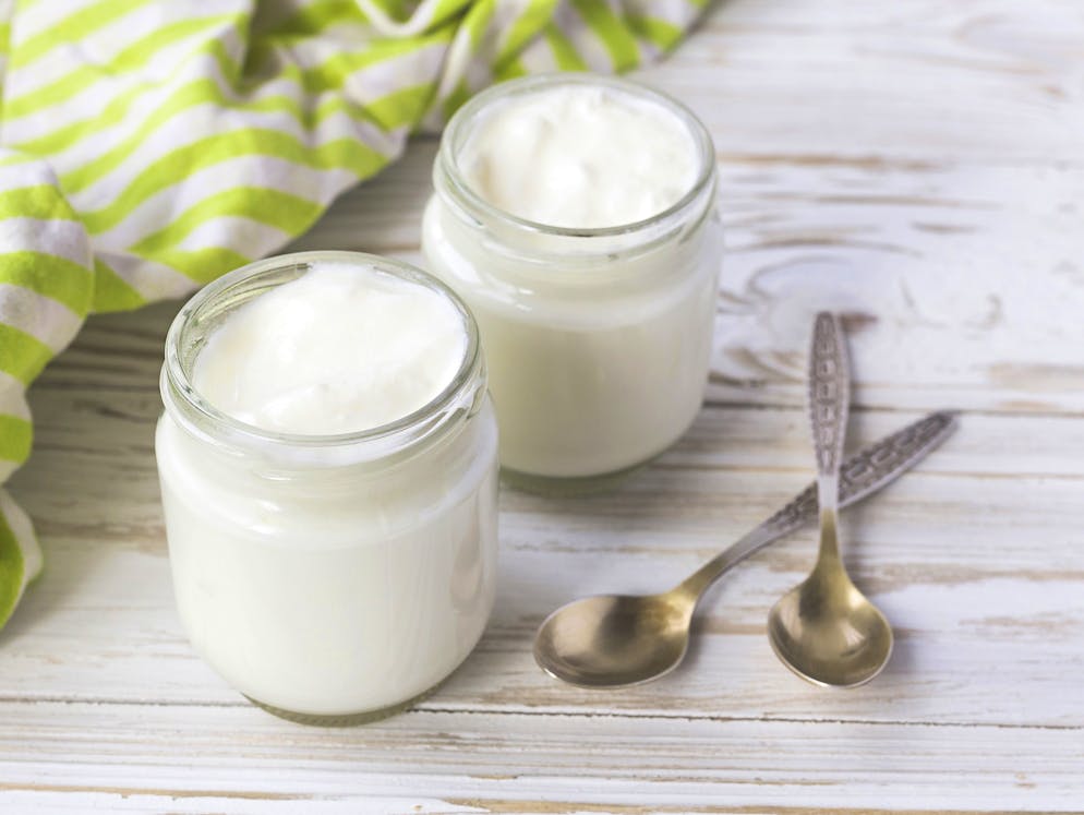 I 6 consigli per una vagina felice. «Uno yogurt al giorno...,» - Ciò che prima era la mela, oggi lo è lo yogurt greco. Contiene dei probiotici che combattono batteri indesiderati, rafforzano il nostro sistema immunitario e favoriscono una flora vaginale equilibrata.