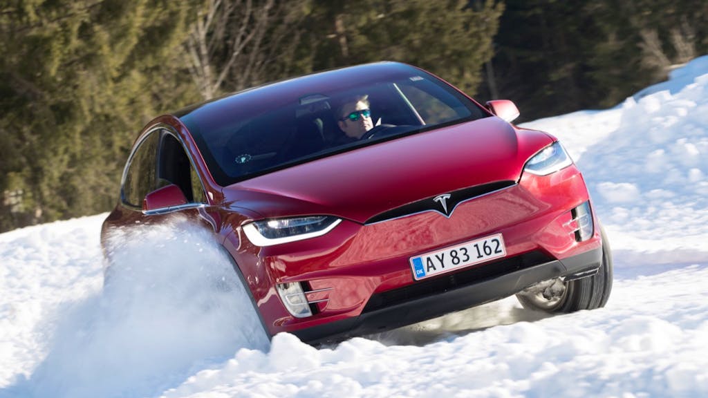 Tesla Im Winter Test Wie Gut Fahrt Der Stromer Im Schnee