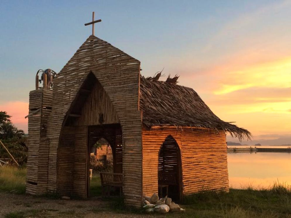 Wie eine Filmkulisse: Inselhüpfen rund ums paradiesische Palawan. Diese pittoreske Holzkirche steht in San Vicente.