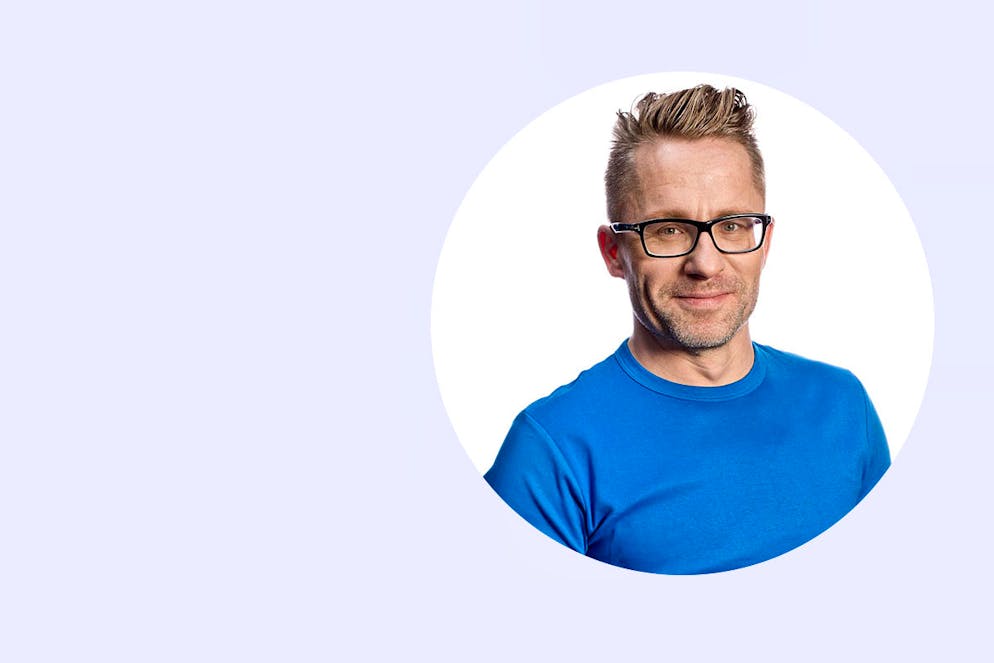 «Bluewin»-Redaktor Bruno Bötschi spricht für das Frage-Antwort-Spiel «Bötschi fragt» regelmässig mit bekannten Persönlichkeiten. Bötschi hat viel Erfahrung mit Interviews. Für die Zeitschrift «Schweizer Familie» betreute er viele Jahre die Serie «Traumfänger». Über 200 Persönlichkeiten stellte er dafür die Frage: Als Kind hat man viele Träume – erinnern Sie sich? Das Buch zur Serie «Traumfänger» ist im Applaus Verlag, Zürich, erschienen. Es ist im Buchhandel erhältlich.