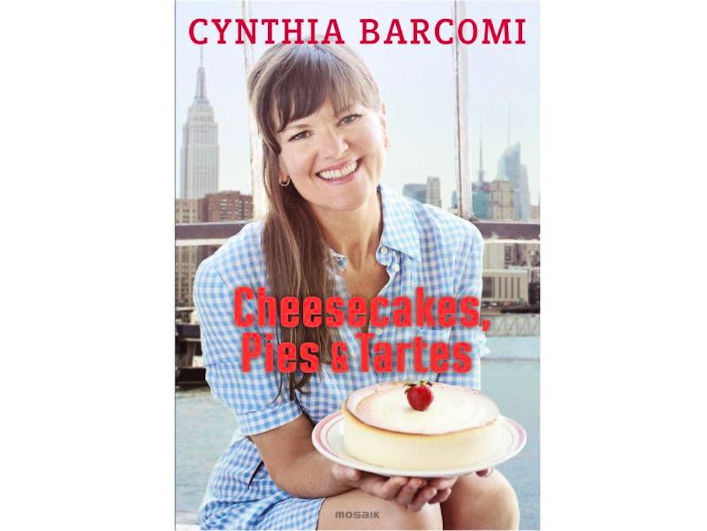 Scones, Profiteroles und Cheesecake backen. In ihrem Rezeptbuch stellt Cynthia Barcomi süsse Spezialitäten aus anderen Ländern vor.