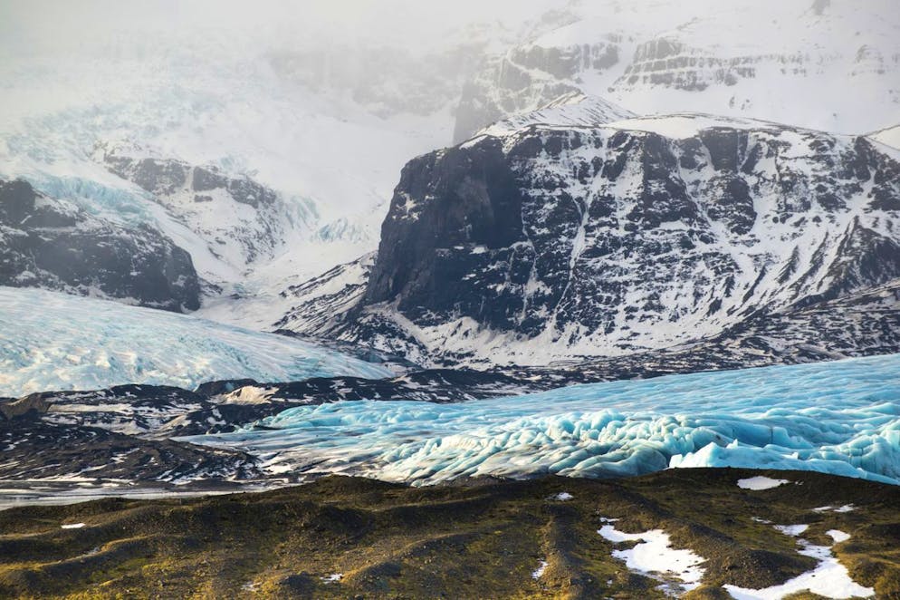 L'Islande et ses paysages à faire rêver. Le bleu lumineux du Vatnajökull, second glacier le plus volumineux d'Europe, est visible de loin. <br>