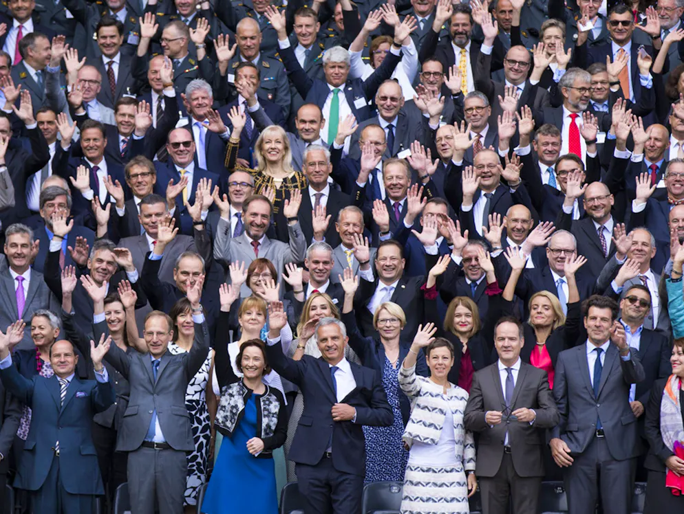 Quels sont les employeurs les plus populaires de Suisse alémanique?. D’après une étude représentative réalisée pour le compte du réseau professionnel en ligne XING, c’est l’administration fédérale qui occupe la 10e place du classement des employeurs les plus populaires de Suisse alémanique (sur la photo: des ambassadeurs et des collaborateurs du réseau extérieur).