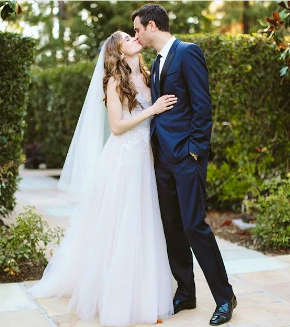 Les plus belles robes de mariée 2017. «Le 24 juin 2017, le plus beau jour de ma vie», a écrit Danielle Panabaker sur Instagram le jour de son mariage. Pour l'occasion, l'actrice de la série «Flash» portait une robe décolletée en tulle et dentelle signée Monique Lhuillier. 									<br>