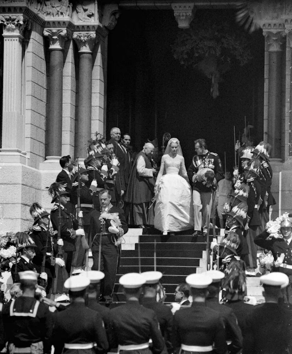 Les plus belles robes de mariée 2017. La robe créée par la costumière oscarisée Helen Rose pour le mariage de Grace Kelly avec Rainier de Monaco en 1956. 									<br>
