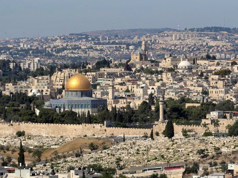 Blick vom Ölberg auf Jerusalem. Links ist die vergoldete Kuppel des Felsendoms zu sehen