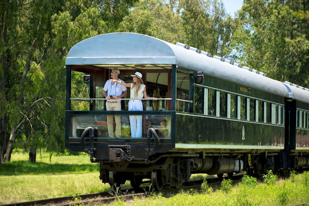 Embarquez à bord du train «Rovos Rail» et parcourez le sud de l'Afrique. Le lendemain, il est temps de faire ses adieux à l'Afrique, sans toutefois oublier un des moments forts du périple: les chutes de Victoria.