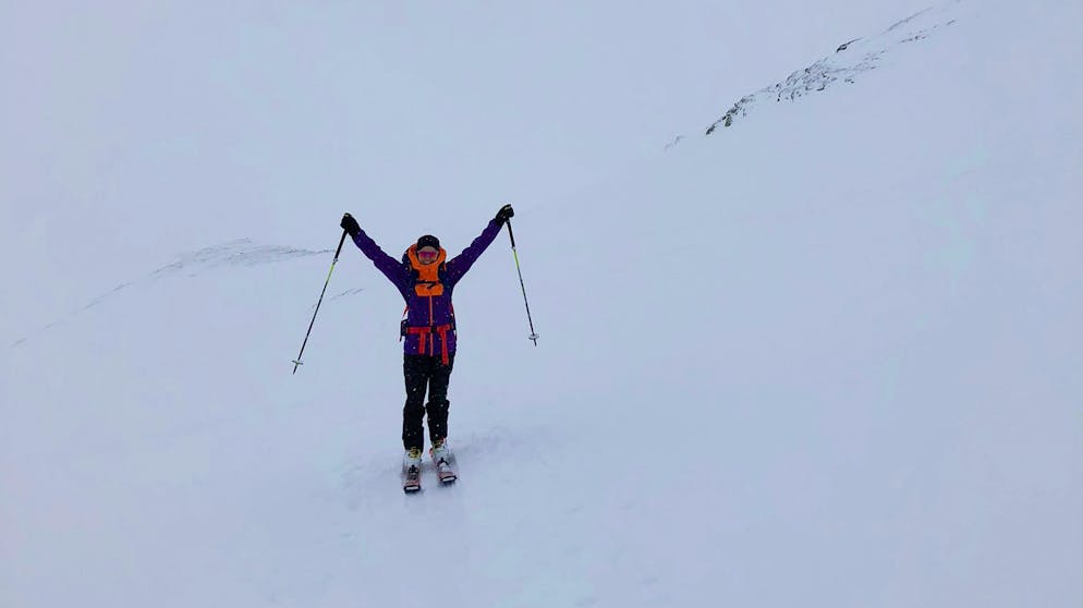 Skitour im Bündner Oberland. Aber immerhin: Wir müssen die Tour nicht absagen. Denn so oft macht das Wetter dann doch einen Strich durch die Rechnung.