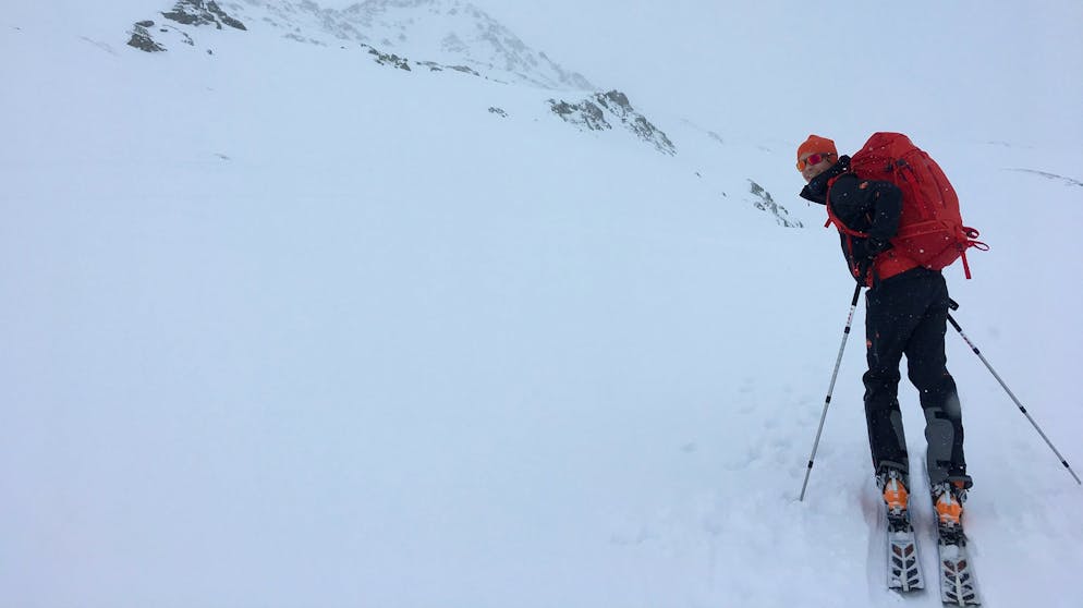Skitour im Bündner Oberland. Kaum zu glauben, dass der Start der Tour ein Tag zuvor auf dem Oberalppass noch so neblig war.