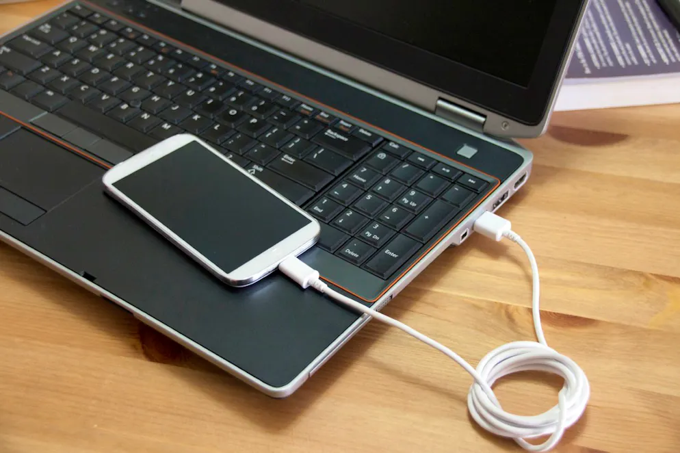 Comment sauvegarder les données de votre Smartphone?. Mais vous pouvez bien sûr aussi les sauvegarder de manière tout à fait traditionnelle sur votre ordinateur personnel, par le biais d'un câble.