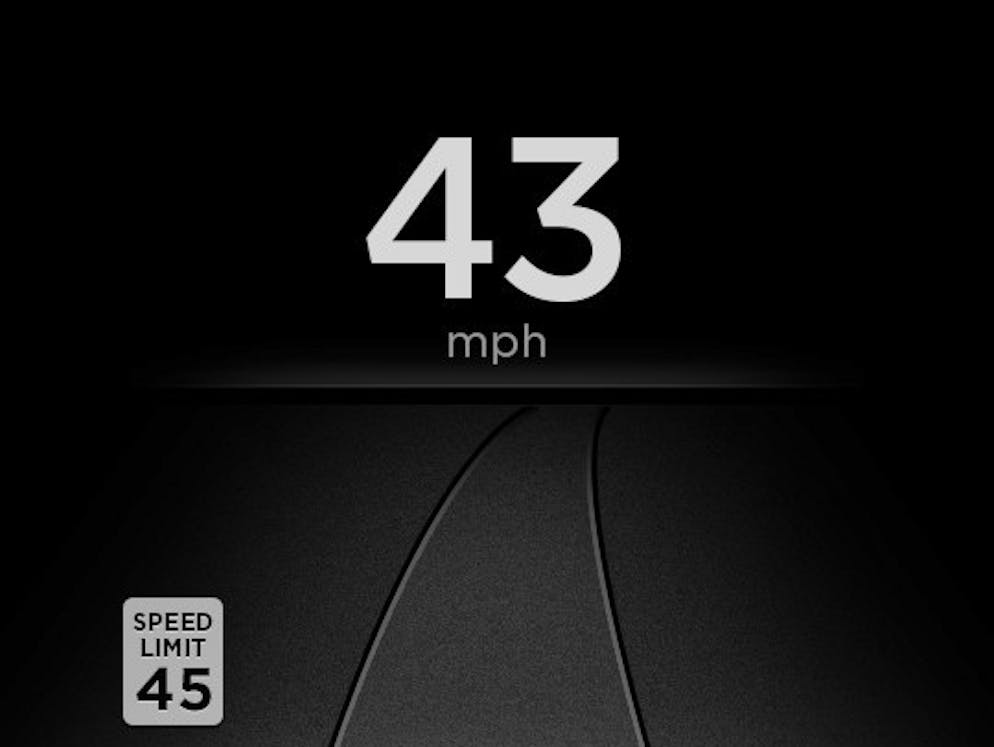 Wie funktioniert der «Autopilot» von Tesla?. Zwölf Sensoren, die rund ums Auto eingebaut sind, vermessen den Abstand zu den nächsten Verkehrsteilnehmern und warnen den Fahrer, wenn Kollisionsgefahr besteht. Im Notfall bremst das Auto selbständig ab oder hält gar an. Hier ist etwas zu nahe am Heck rechts.