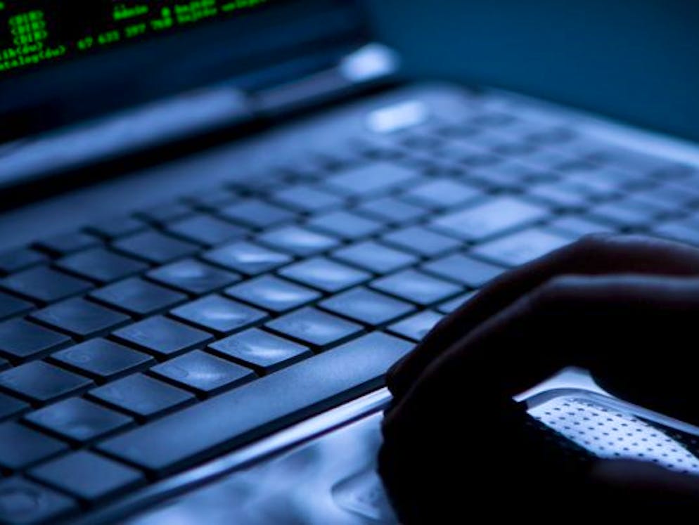 Galerie: Bitcoin-Betrug: So wollen Krypto-Kriminelle an Ihr Geld. Und weil Kryptowährungen an sich sicher sind, manipulieren Betrüger oft die grösste Schwachstelle: Den menschlichen Nutzer. Und so werden sie hinters Licht geführt: