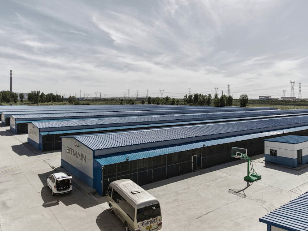 Galerie: Diese Probleme muss Bitcoin jetzt lösen. Und Frage 4: Wie steht's mit dem Energieverbrauch? Das Bitcoin-Netzwerk verbraucht momentan etwa die Strommenge eines Mittleren Staates wie Dänemark oder Bulgarien. Problem: Viel davon wird in China abgewickelt, mit dreckigem Strom aus fossilen Brennstoffen.