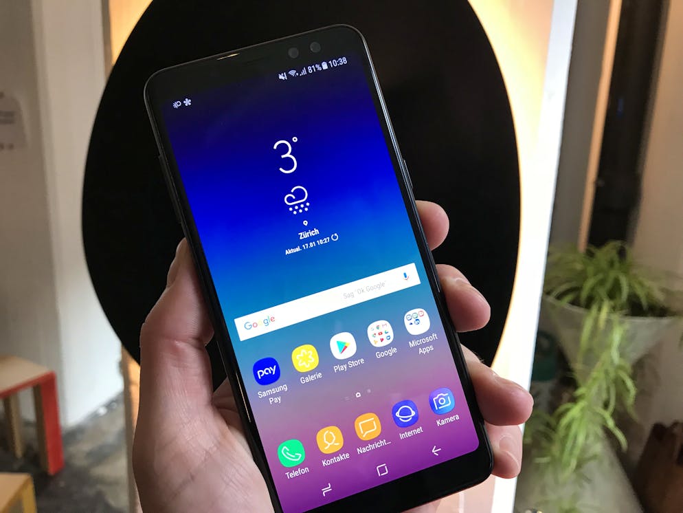 Samsung Galaxy A8: Seit wann sind Budget-Phones so gut?. Uneingeschränkte Empfehlung in dem Fall? Nicht ganz: Das Galaxy A8 ist absolut solid und definitiv eine gute Smartphone-Wahl. Doch schon Ende Februar will Samsung das neueste Top-Modell Galaxy S9 enthüllen. Wahre Fans werden mit einem Kaufentscheid sicher bis dann zuwarten.