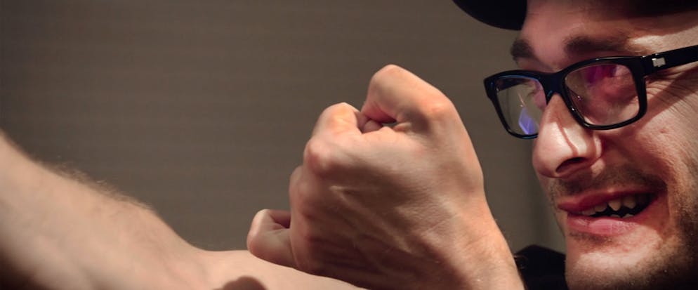 Im Kino: «Der Klang der Stimme». Andreas Schaerer: Bereits als Bub spielte er stundenlang mit seiner Stimme. Inzwischen betreibt er seine virtuosen Klangexperimente in fünf verschiedenen Formationen und experimentiert mit Symphonieorchestern.