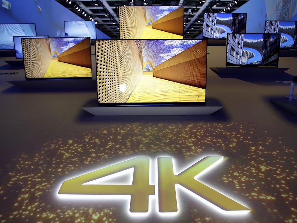 OLED vs. QLED: Welches ist der beste TV? Der grosse «Bluewin»-Ratgeber. Lohnt sich 4K / UHD schon? Wer noch einen «Full HD»-TV hat, sollte sich bei günstigen Angeboten auf jeden Fall überlegen, sich ein 4K-Modell zuzulegen, denn...