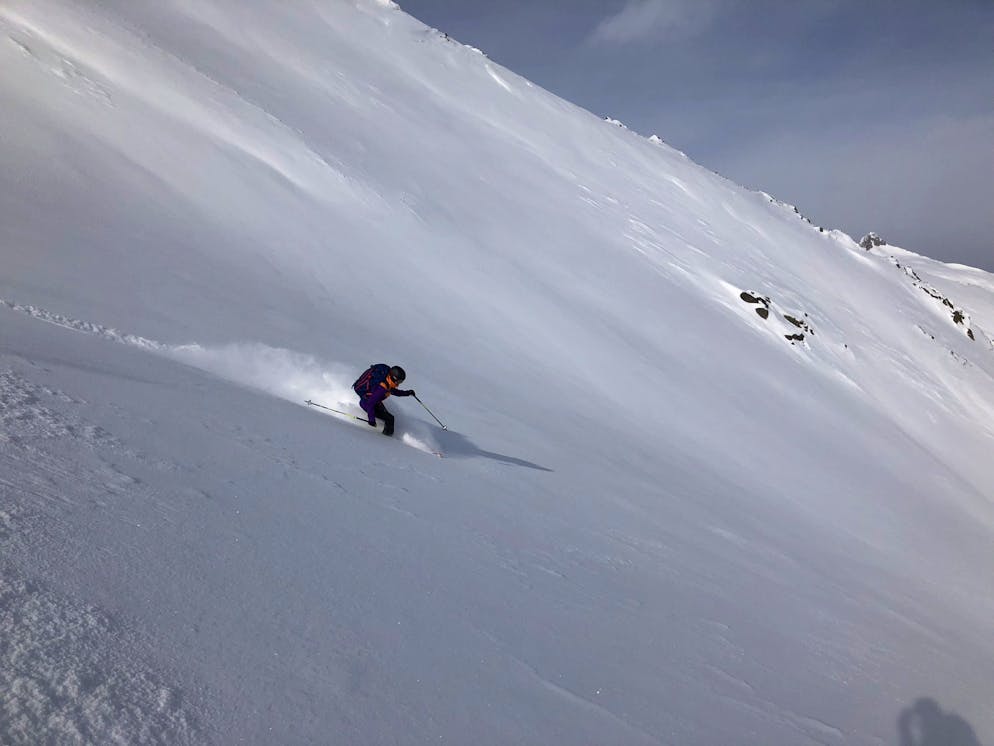Skitouren: Die besten Tipps. Die Bindung ist erstaunlich leicht, der Einstieg und die Bedienung auch im Gelände nach wenigen Versuchen einfach sowie sehr praktisch und die Sicherheit analog Alpinbindungen.