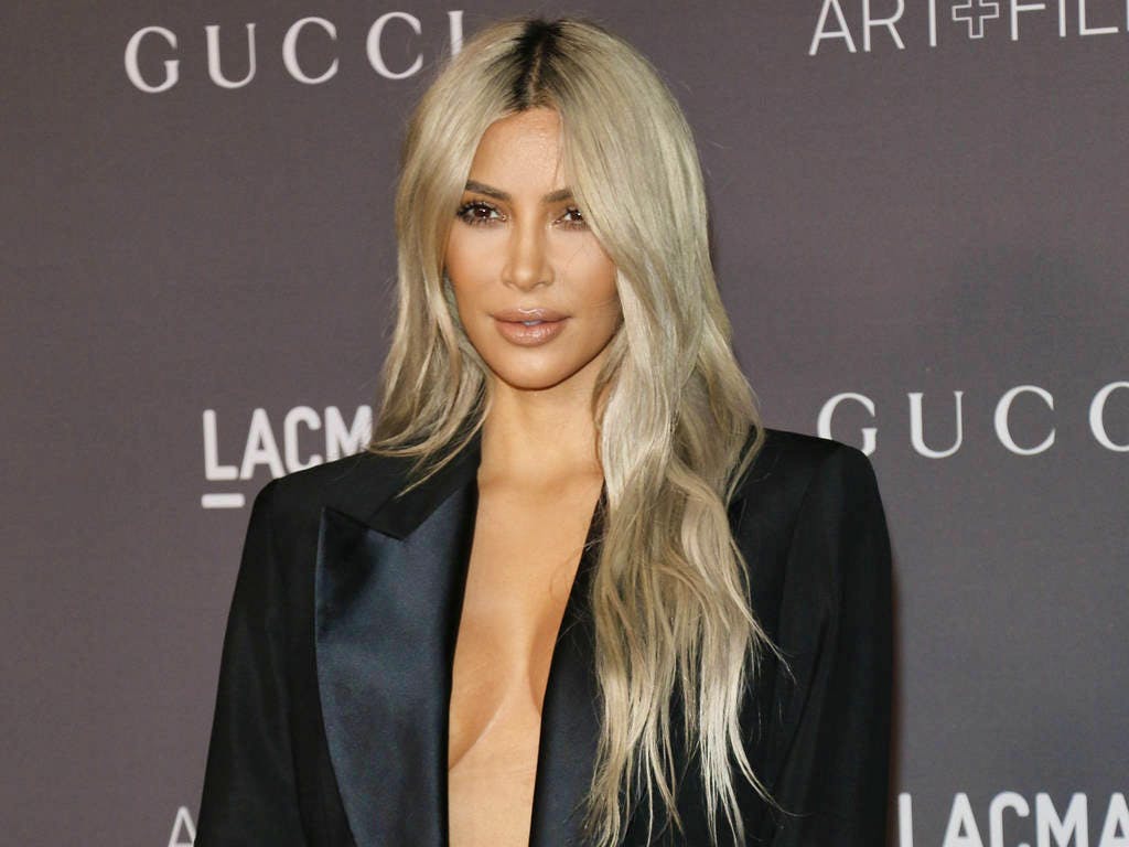 Spettacolo: Kim Kardashian: polemiche per uno scatto hot | blue News