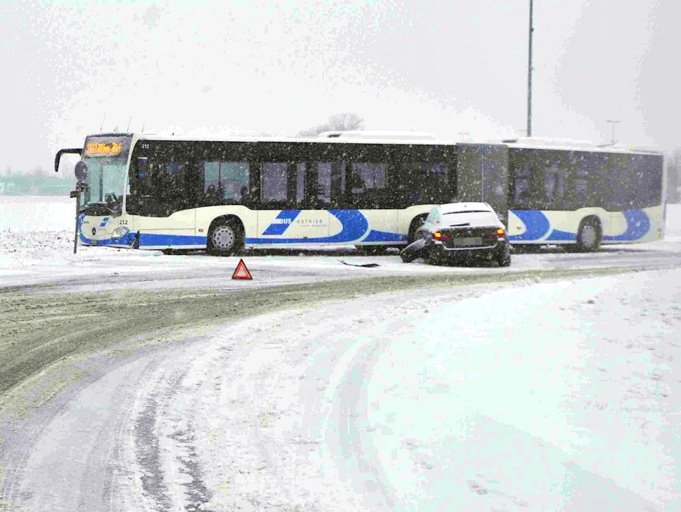 Glatteis auf den Straßen: Mit dem Auto trotzdem sicher unterwegs