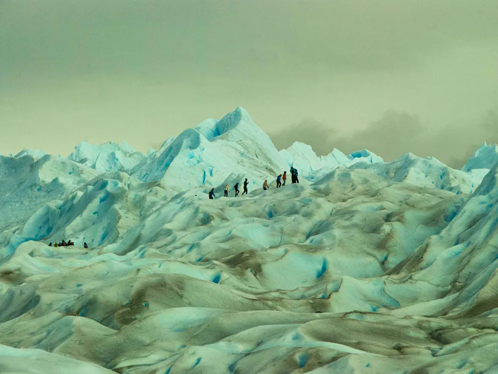 «Sony World Photography Awards»-Les meilleures photos. Nikolay Gorbunov, Russie: «On the Glacier». Des touristes sur le glacier Perito Moreno en Argentine. Catégorie: Open, Landscape and Nature. 