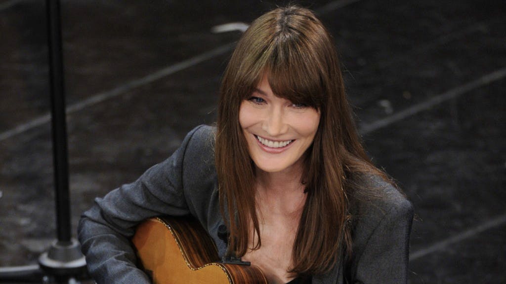 People. Le fils de Carla Bruni, cible d'attaques antisémites sur Internet